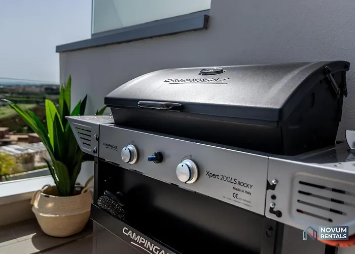 Newly Built 3-bdrm Luxury W/ Stunning Sea Views *