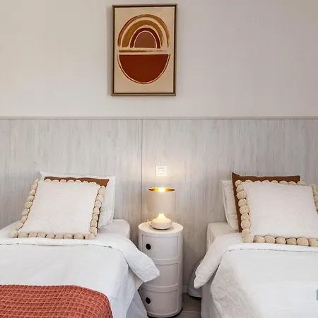 Newly Built 3-bdrm Luxury W/ Stunning Sea Views