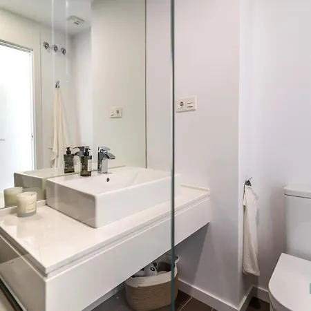 Newly Built 3-bdrm Luxury W/ Stunning Sea Views * إِستيبونا