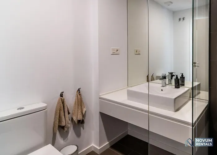 Newly Built 3-bdrm Luxury W/ Stunning Sea Views *