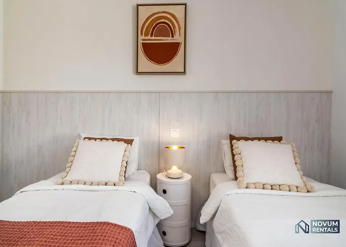 Newly Built 3-bdrm Luxury W/ Stunning Sea Views