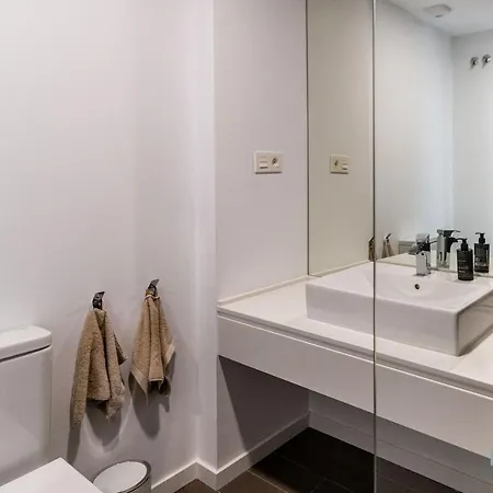 Newly Built 3-bdrm Luxury W/ Stunning Sea Views *